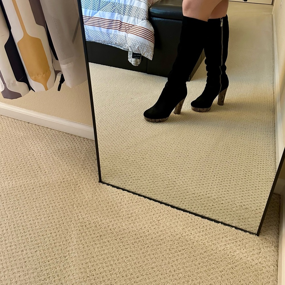 Michael Kors Lesly Black Suede Leather
Knee High Boots Heel sz 7 - Picture 7 of 11